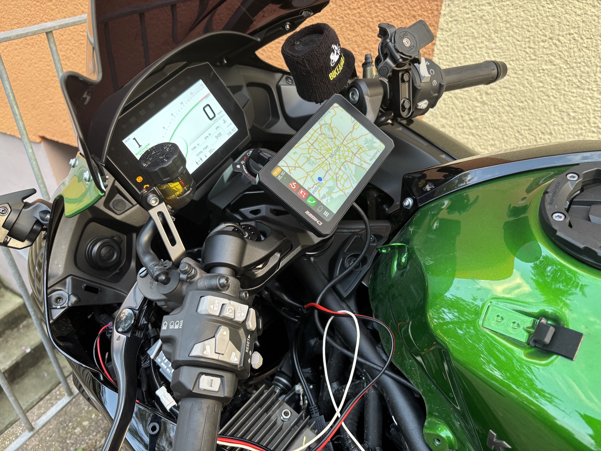 Chigee AIO-6 Max With Quick-Release Module Install on Kawasaki H2