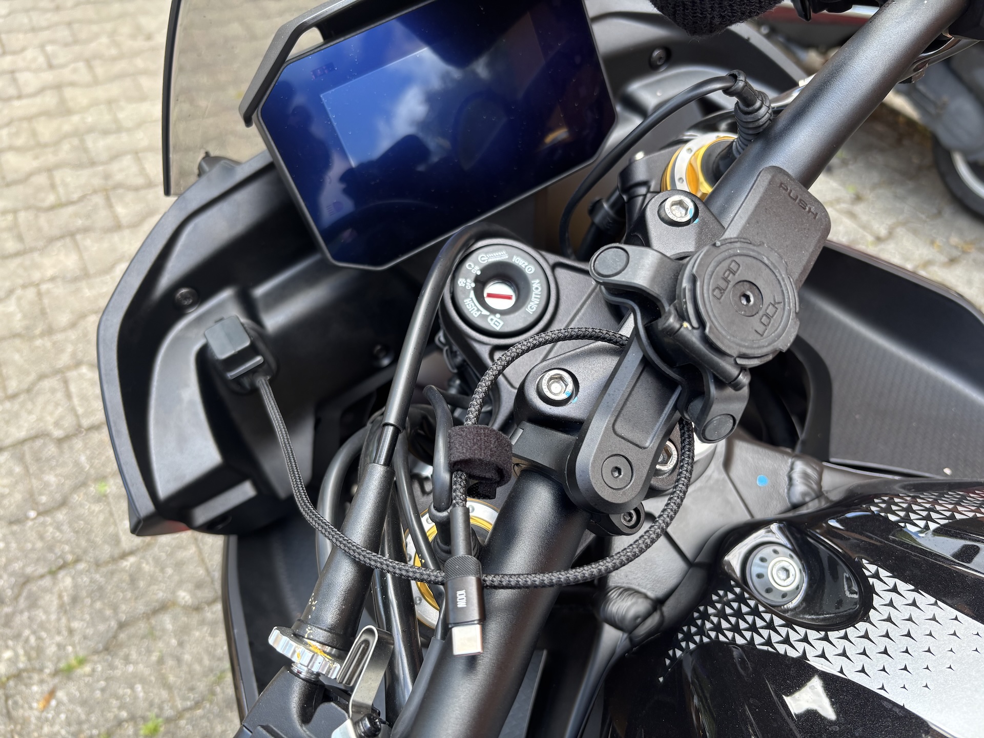 Installing a USB Socket on the Aprilia Tuono V4 Factory 1100