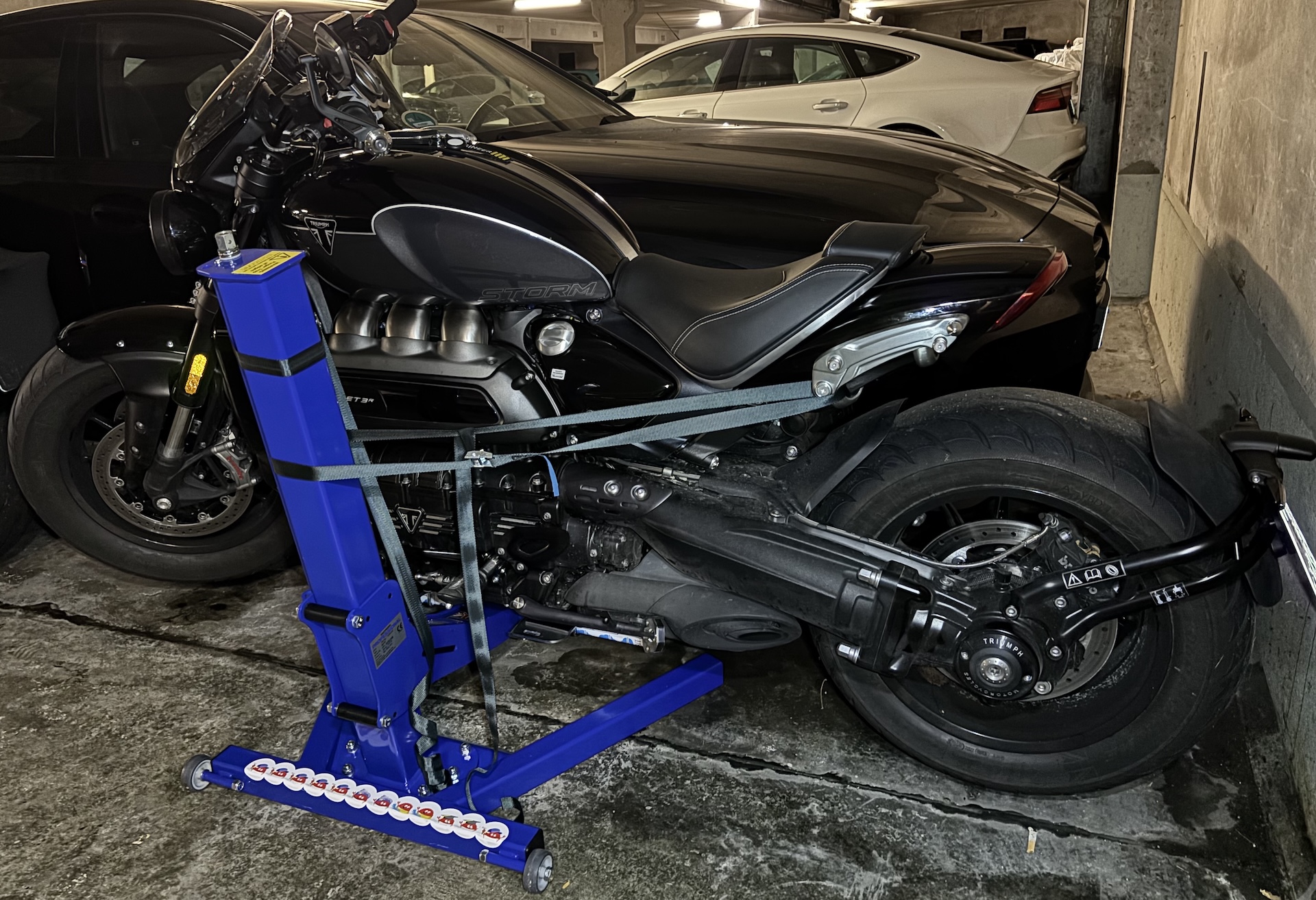 Lifting the Beast: My Experience with the EazyRizer Big Blue Motorcycle Lift