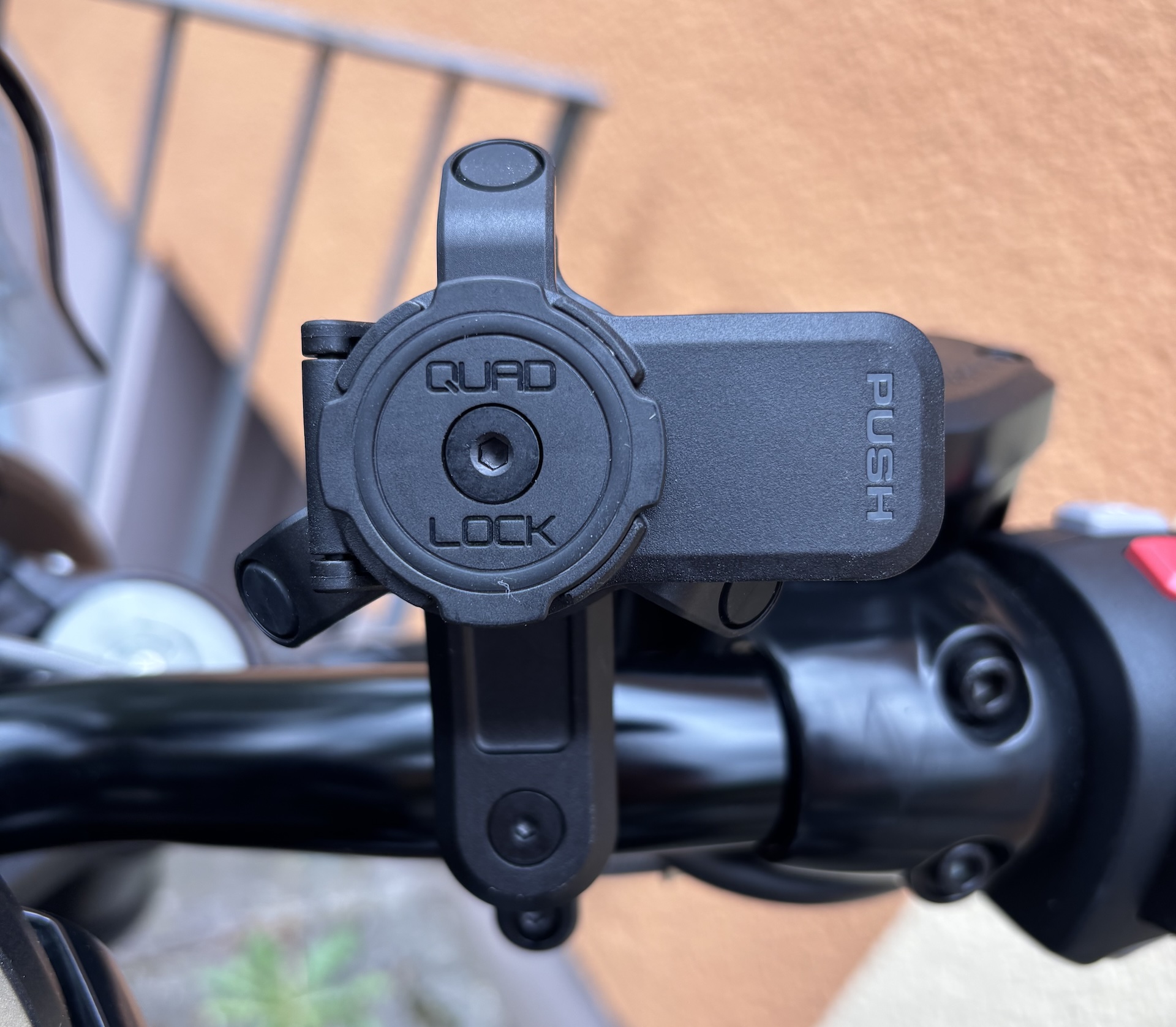 Triumph Rocket 3 - Quad Lock Handlebar Mount Pro